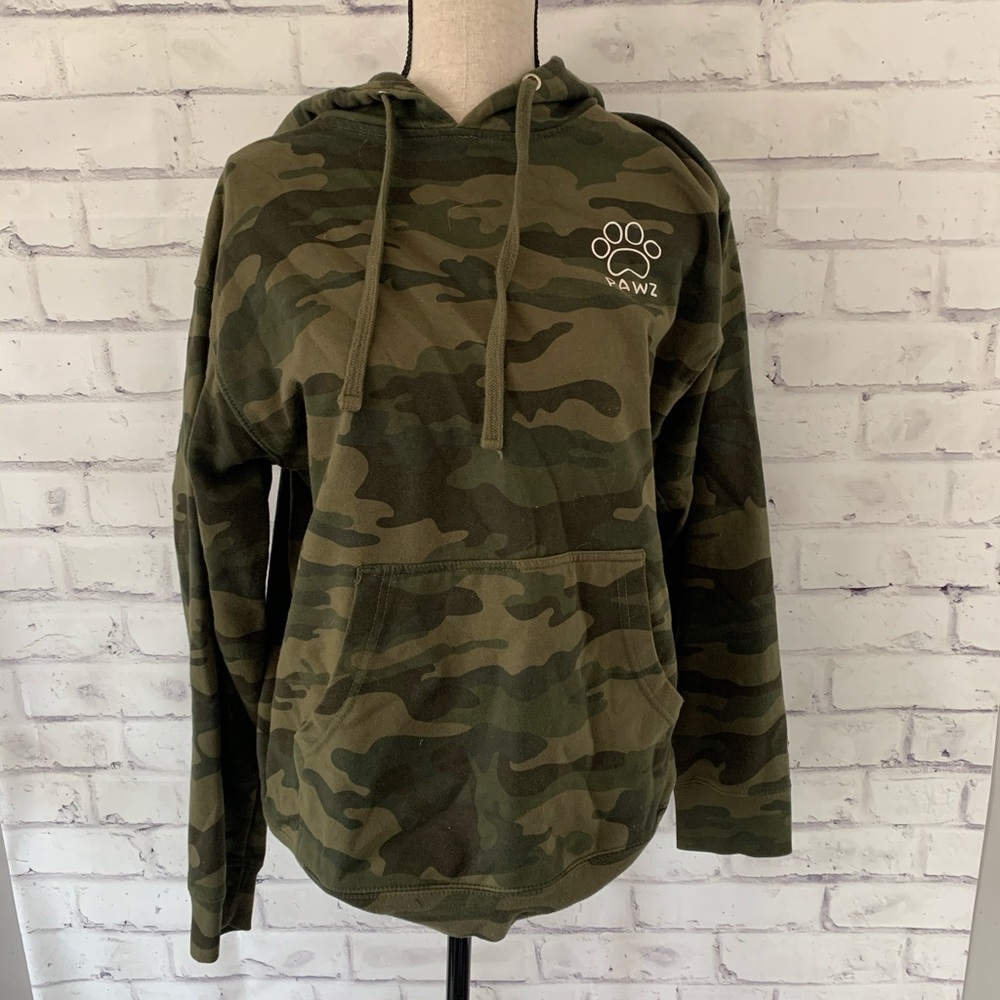 PAWZ camo hoodie - size medium